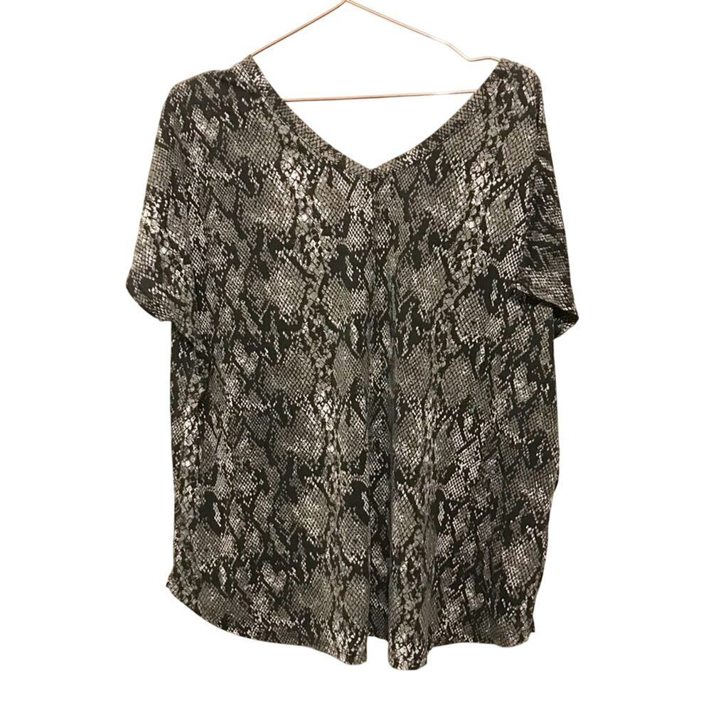 Est 1848 animal print v neck top size XL